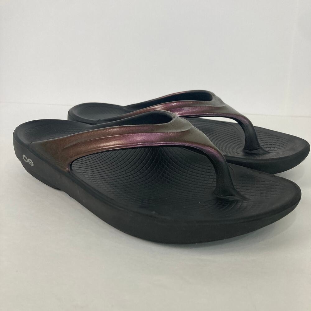 Oofos Oolala Womens Size 9 Recovery Flip Flops Thong Sandals Metallic Purple